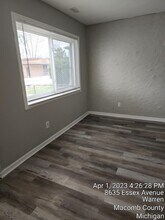 8635 Essex Ave in Warren, MI - Building Photo - Building Photo