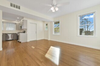48 Manthorne Rd, Unit 1 in Boston, MA - Building Photo - Building Photo