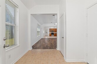 9338 Logans Run Ln in Houston, TX - Building Photo - Building Photo