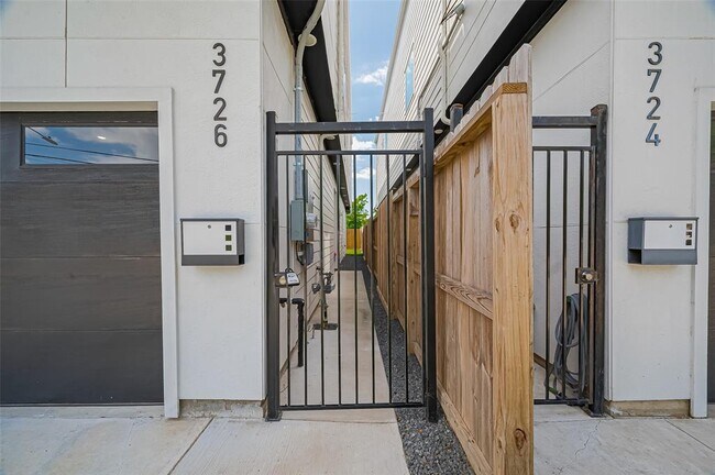 3726 Noah St in Houston, TX - Building Photo - Building Photo