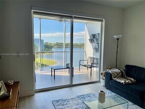 10730 NW 66th St in Doral, FL - Building Photo - Building Photo