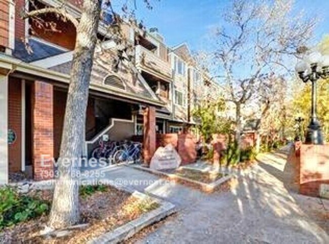 2201 Pearl St in Boulder, CO - Building Photo - Building Photo