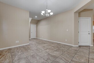 1067 Fish Pond Ave in Las Vegas, NV - Building Photo - Building Photo