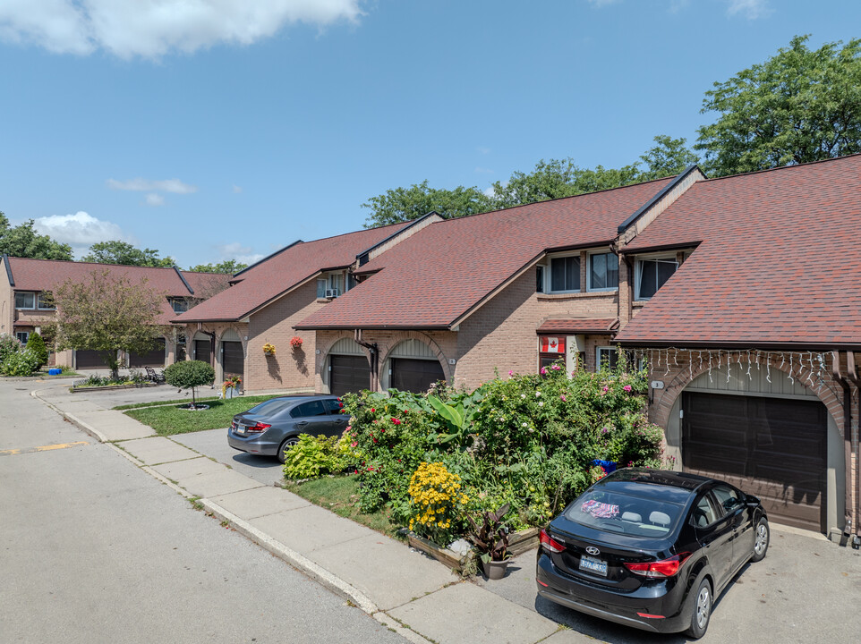 Simon Bolivar Housing Cooperative Inc in Kitchener, ON - Building Photo