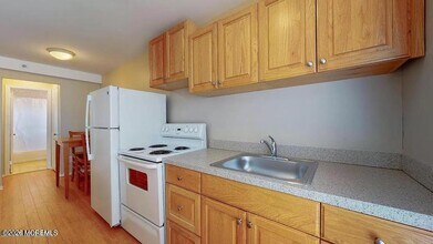 590 Ocean Ave N in Long Branch, NJ - Foto de edificio - Building Photo