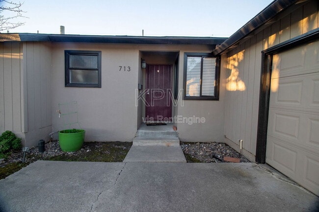 713 San Francis Ave in Stockton, CA - Building Photo - Building Photo