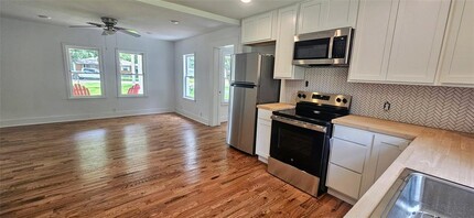 505 Colorado St in Smithville, TX - Building Photo - Building Photo