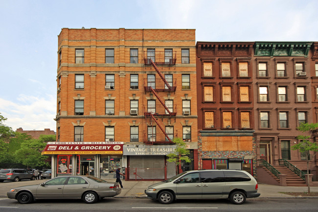 2142 Fifth Ave in New York, NY - Foto de edificio - Building Photo