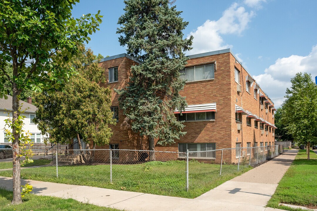 Aster Apartments in Minneapolis, MN - Building Photo