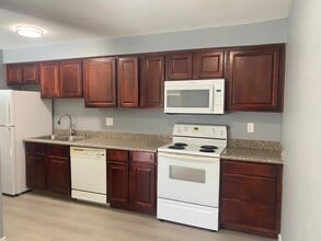 5141 River Glen Dr, Unit 156 in Las Vegas, NV - Building Photo - Building Photo