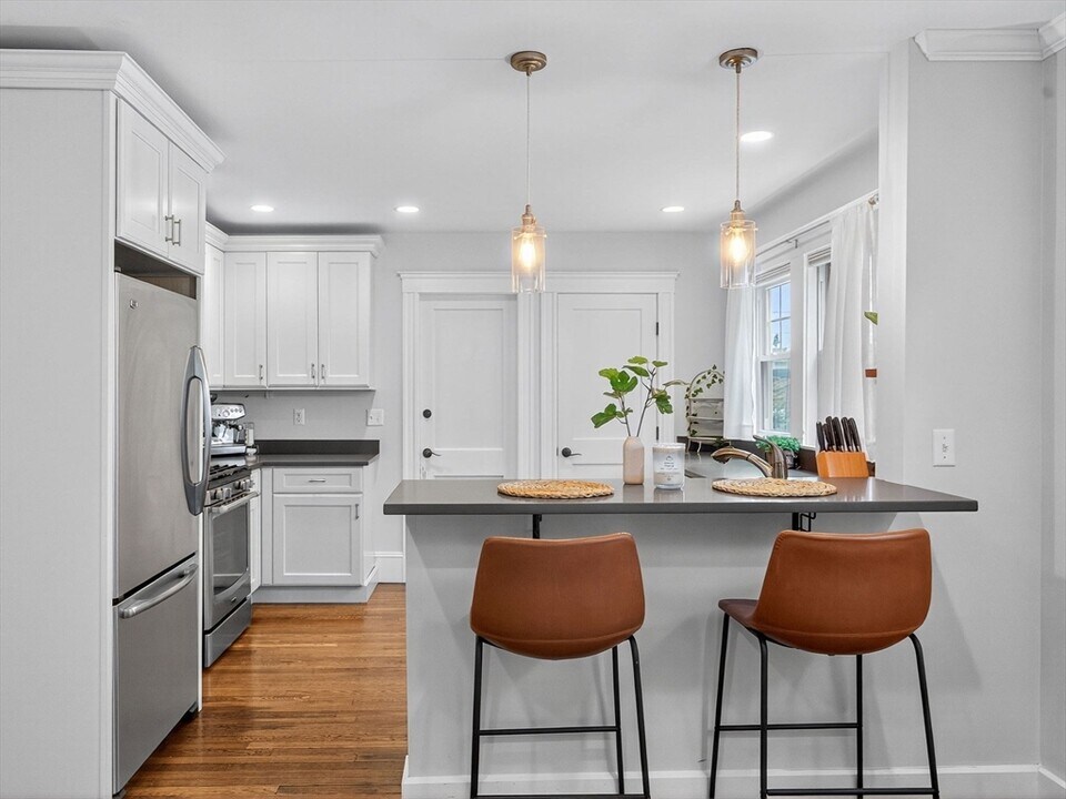 9 Hastings St in Boston, MA - Building Photo