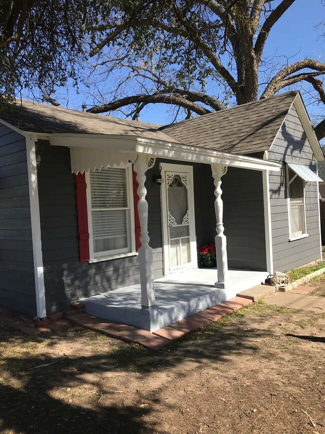 property at 714 N Walnut St