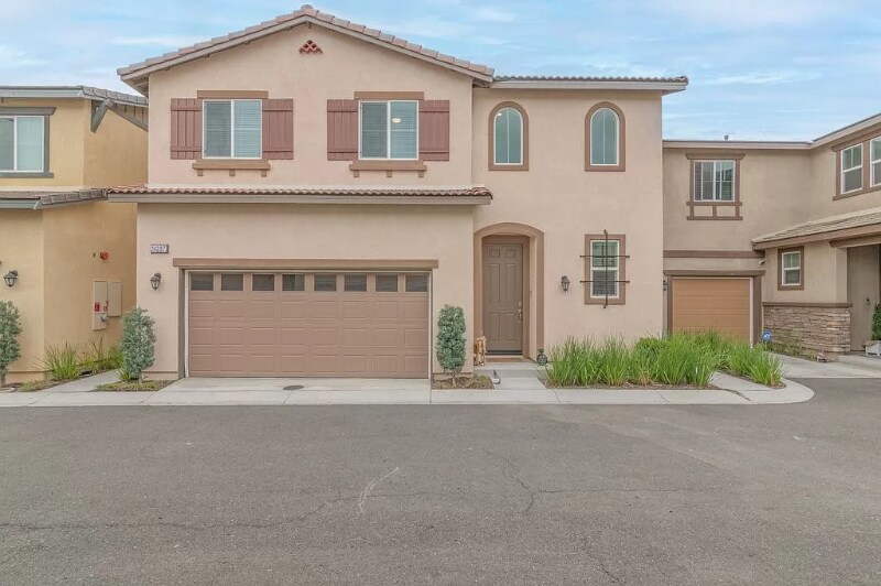 24287 White Willow Ave in Murrieta, CA - Building Photo