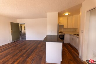 275 Lucas Ave in Los Angeles, CA - Building Photo - Building Photo
