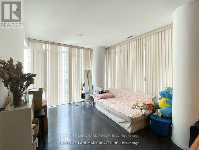 75-675 St Nicholas St in Toronto, ON - Building Photo - Building Photo