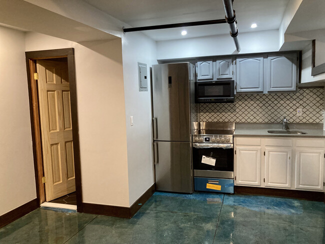 1071 Greene Ave, Unit 1B in Brooklyn, NY - Building Photo - Building Photo