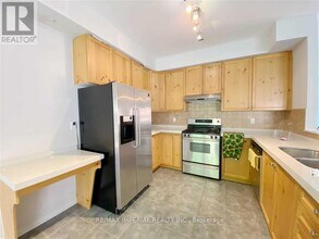 13 Fairlawn Ave in Markham, ON - Building Photo - Building Photo