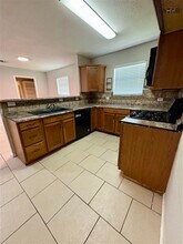 1000 W Cornelia Ave in Iowa Park, TX - Building Photo - Building Photo