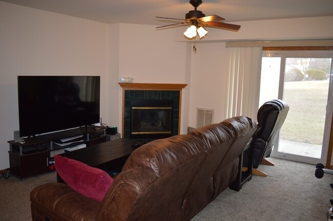 207 School Rd, Unit 207 in Cottage Grove, WI - Building Photo - Building Photo