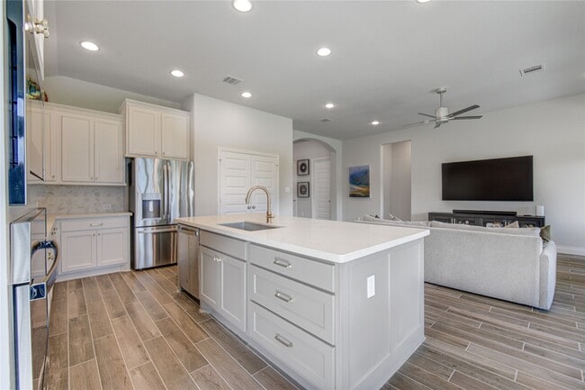 property at 1930 Creekwood Cv