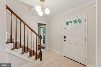 2001 Friendship Ln in Falls Church, VA - Building Photo - Building Photo