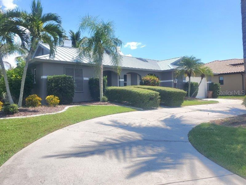 2421 W Marion Ave in Punta Gorda, FL - Building Photo