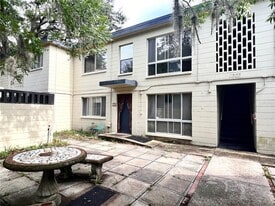 1303 NW 6th St in Gainesville, FL - Building Photo