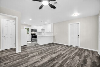 125 Vandenburg Dr, Unit #Left in Denison, TX - Building Photo - Building Photo