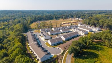 Carlton Crossing in Loganville, GA - Building Photo - Building Photo