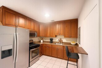 526 E 54th St in Hialeah, FL - Building Photo - Building Photo