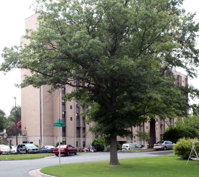 Hall Towers in Greensboro, NC - Building Photo - Building Photo