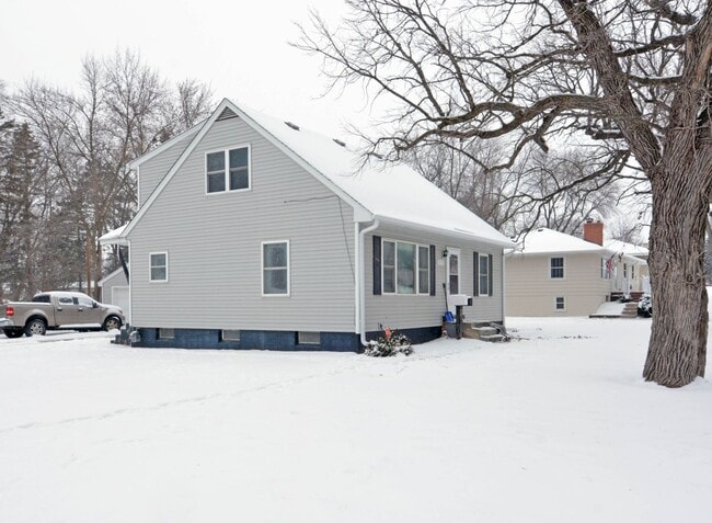 2153 Green Ave, Unit #2 in Anoka, MN - Building Photo - Building Photo