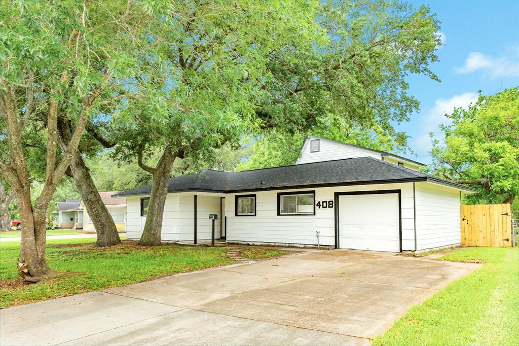 408 Gardenia St in Lake Jackson, TX - Building Photo