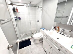 40 NW 87th Ave, Unit D216 in Miami, FL - Building Photo - Building Photo