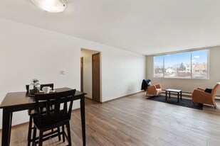 3575 N Oakland Ave in Shorewood, WI - Building Photo