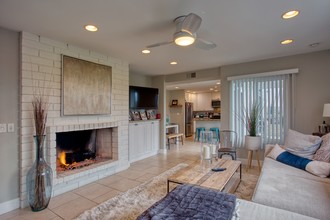 Peninsula Triplex in Newport Beach, CA - Building Photo - Interior Photo