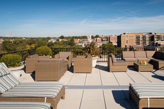 Westbrooke Place in Washington, DC - Foto de edificio - Building Photo