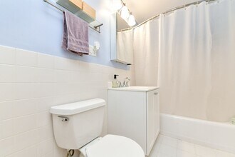 1600 Beacon St, Unit 1009 in Brookline, MA - Building Photo - Building Photo