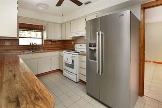 868 W 34th St in Hialeah, FL - Building Photo - Building Photo
