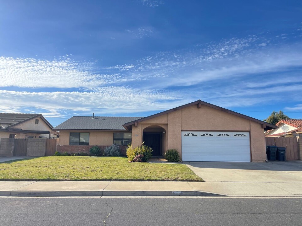 1205 N C St in Lompoc, CA - Building Photo