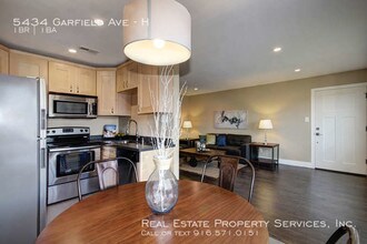 5434 Garfield Ave-Unit -H in Sacramento, CA - Building Photo - Building Photo