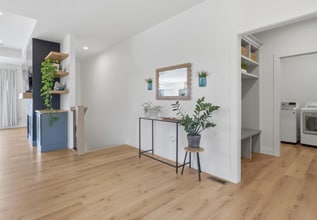 1 Country Club Ct in Le Claire, IA - Building Photo - Building Photo