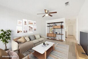 418 Sarah St in San Marcos, TX - Building Photo