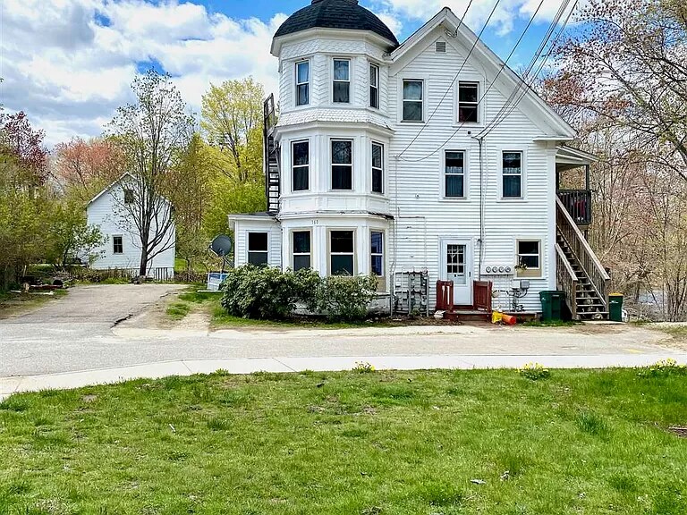 160 Autumn St, Unit C in Rochester, NH - Building Photo