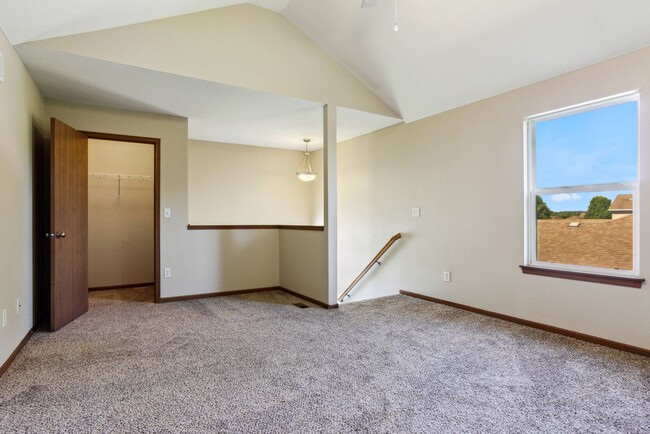 1022 NW Willow Dr in Grain Valley, MO - Building Photo - Building Photo