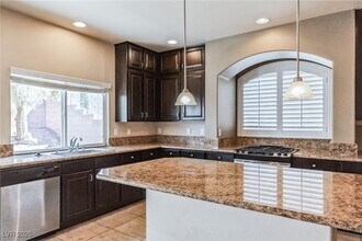 6488 Shawnee Springs Ct in Las Vegas, NV - Foto de edificio - Building Photo