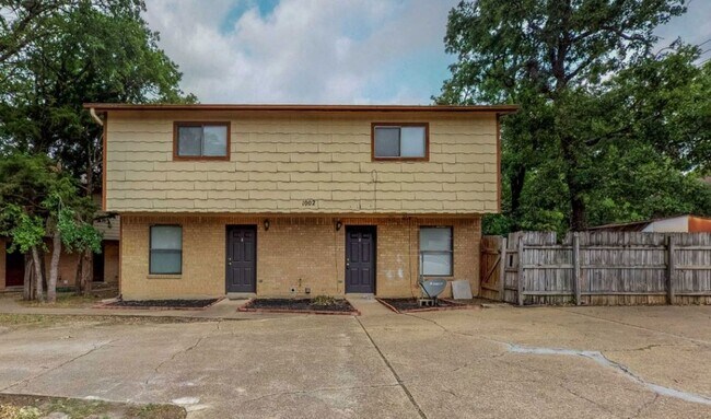 property at 1002 Verde Dr