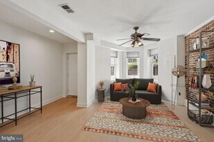 817 T St NW, Unit 1810 in Washington, DC - Building Photo