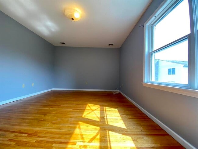 166 W 54th St in Bayonne, NJ - Building Photo - Building Photo