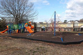 Claremont Courts in Greensboro, NC - Building Photo - Building Photo